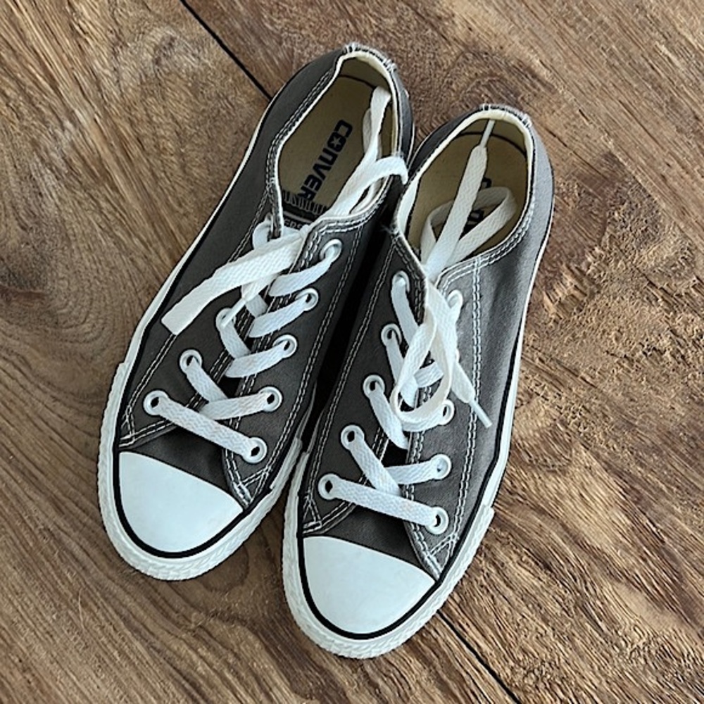 Converse Unisex Chuck Taylor Classic Low-Top Sneakers